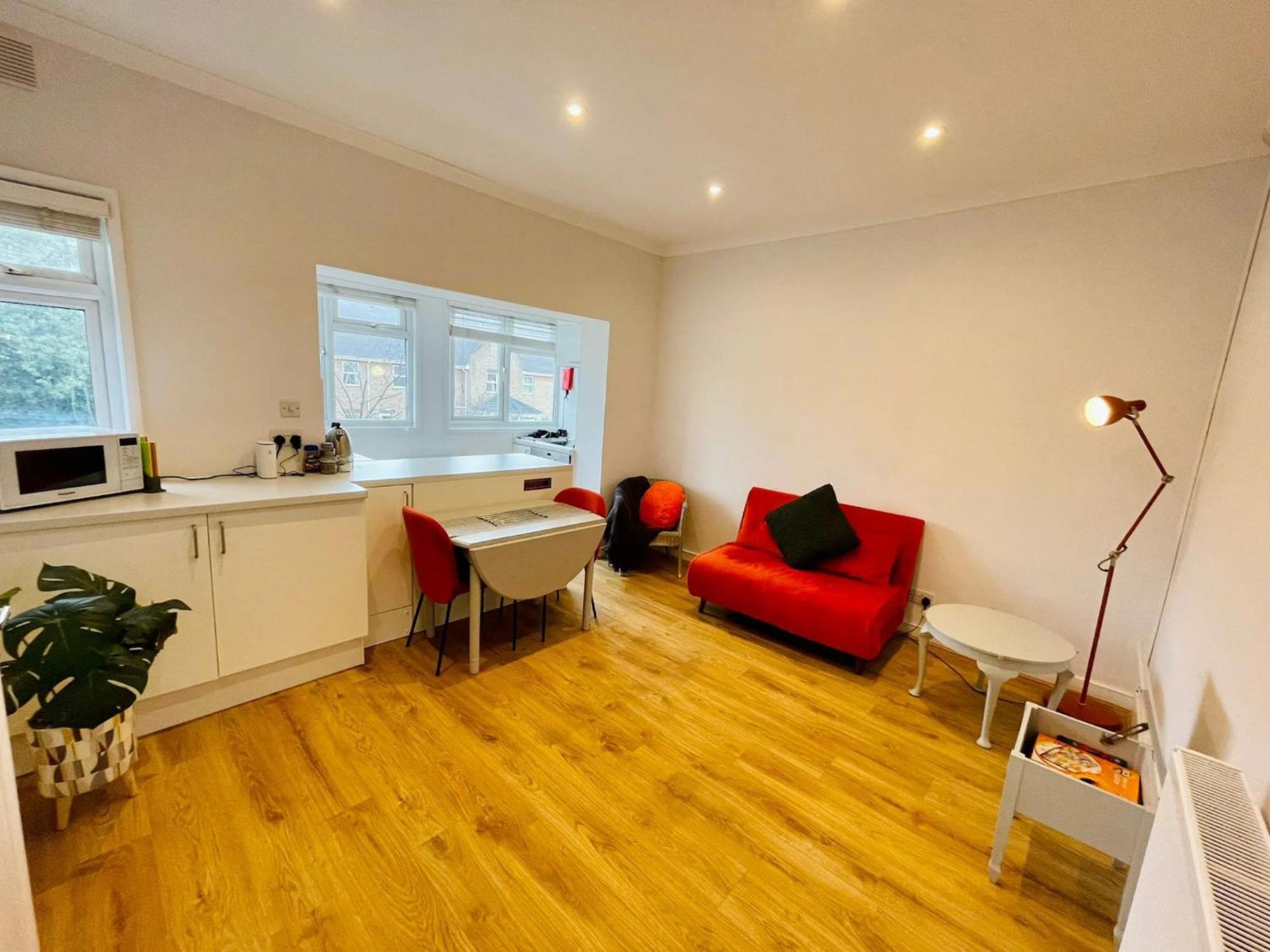 Flat In The Heart Of Leigh On Sea Less Than 2 Miles From The Beach Southend-on-Sea Exterior photo