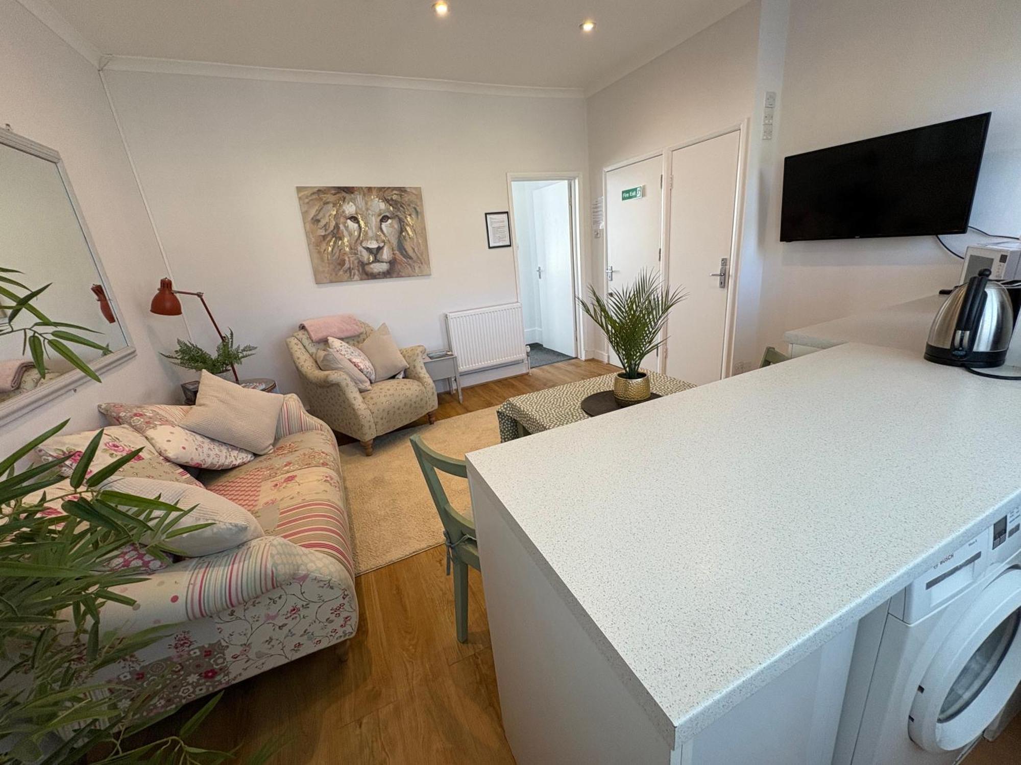 Flat In The Heart Of Leigh On Sea Less Than 2 Miles From The Beach Southend-on-Sea Exterior photo
